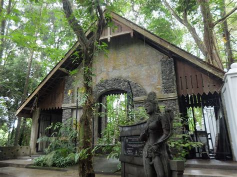  Le Musée Ullen Sentalu: Un voyage fascinant dans l'histoire et la culture javanaise!