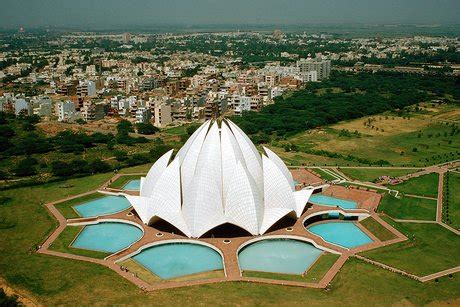 Le Temple de la Rivière Céleste ! Un joyau architectural face à l'immensité de l'eau